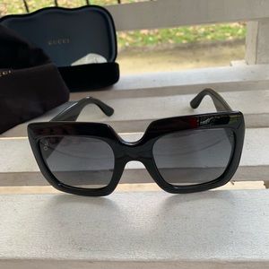 Black & Gold Gucci Sunglasses Authentic w/ Damage*
